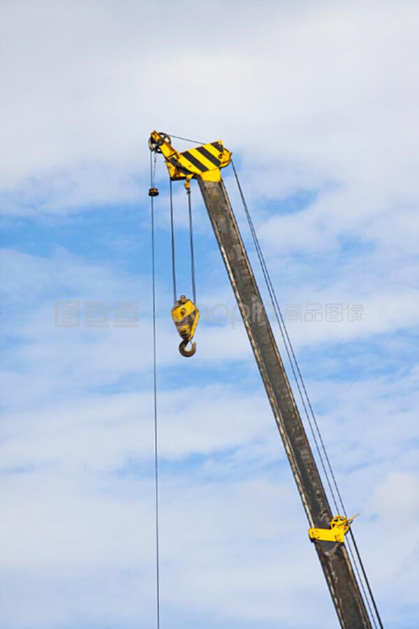 起重機(jī)手與起重設(shè)備 專(zhuān)業(yè)操作與精密機(jī)械的完美結(jié)合